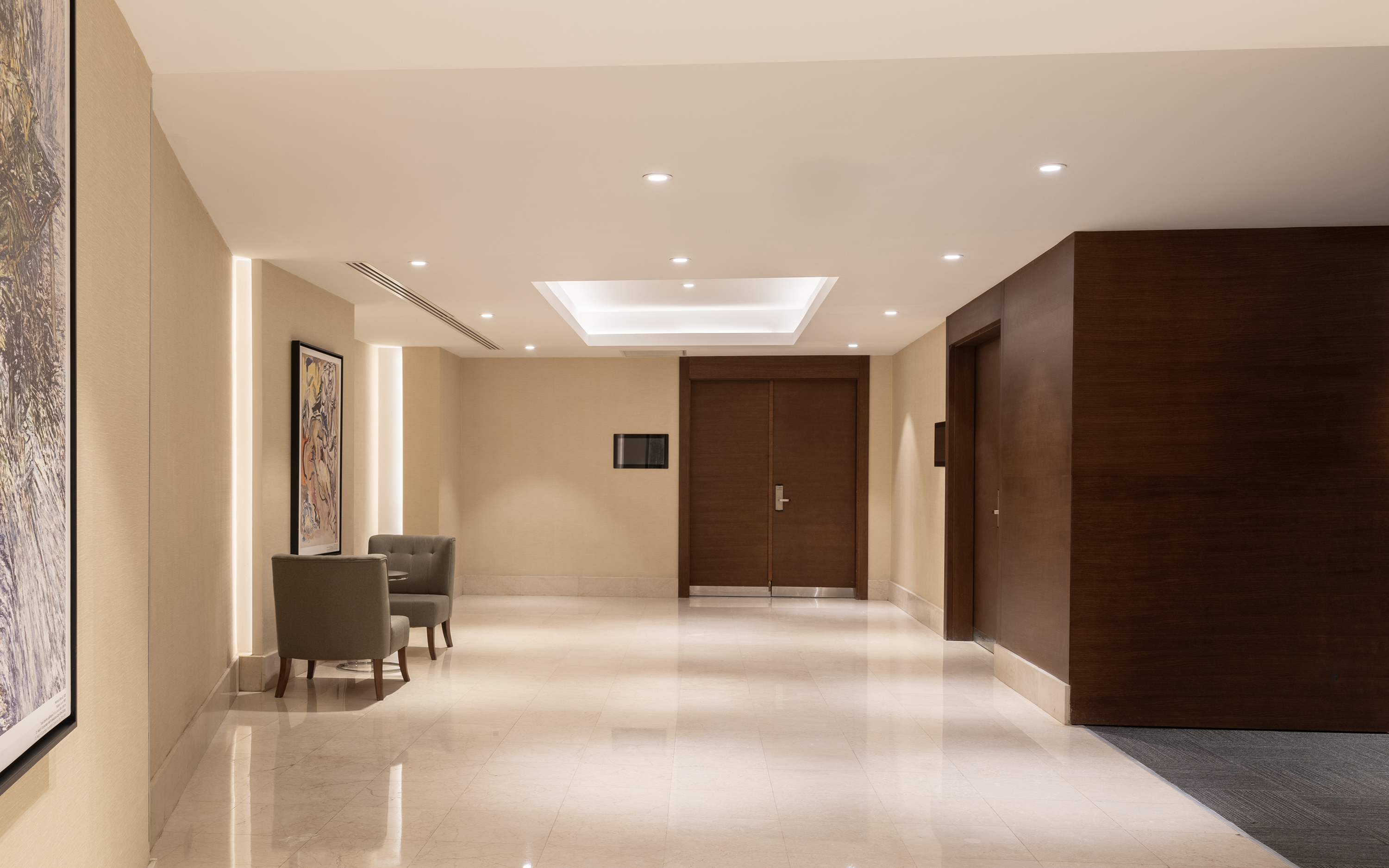 Otel Girişi